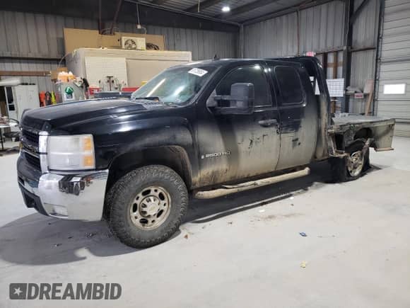 2007 Chevrolet Silverado 2500HD 2LT z VIN 1GCHK296X7E538153, wystawiony jako Copart lot #81728954 z przebiegiem 229 200 mil mil oraz Szkoda całkowita • Salvage title. Historia ofert i sprzedaży dostępna na DreamBid. Obrazek 1.
