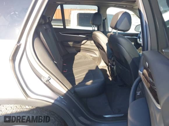 2016 BMW X5 xDrive35i z VIN 5UXKR0C53G0P27485, wystawiony jako IAAI lot #43298199 z przebiegiem 52 531 mil mil oraz . Historia ofert i sprzedaży dostępna na DreamBid. Obrazek 8.