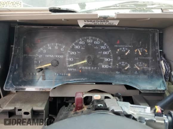 1999 Chevrolet Tahoe с VIN 3GNEC18R3XG165012, выставлен на аукционе Copart как лот 75803204 с пробегом 227 608 миль миль и Списание • Salvage title. История ставок и продаж доступна на DreamBid. Изображение 9.