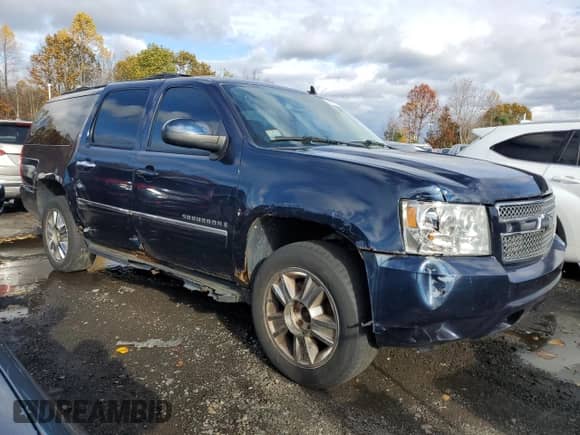 2009 Chevrolet Suburban LTZ z VIN 1GNFK36309R243475, wystawiony jako Copart lot #90379995 z przebiegiem 168 390 mil mil oraz Szkoda całkowita • Salvage title. Historia ofert i sprzedaży dostępna na DreamBid. Obrazek 4.