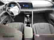 2024 Hyundai Elantra Blue z VIN KMHLM4DJ6RU110418, wystawiony jako Copart lot #71666095 z przebiegiem 9 588 mil mil oraz Szkoda całkowita • Salvage title. Historia ofert i sprzedaży dostępna na DreamBid. Obrazek 8.