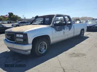 1993 GMC Sierra 1500 z VIN 1GTGC39N9PE540336, wystawiony jako Copart lot #69100205 z przebiegiem Nie podano mil oraz Nie do naprawy • Non repairable. Historia ofert i sprzedaży dostępna na DreamBid. Obrazek 1.