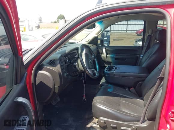 2011 Chevrolet Silverado 2500HD LT с VIN 1GC1KXC8XBF173047, выставлен на аукционе IAAI как лот 42440254 с пробегом 193 512 миль миль и . История ставок и продаж доступна на DreamBid. Изображение 5.