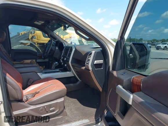 2018 Ford F-150 XL с VIN 1FTFW1E12JFD70767, выставлен на аукционе IAAI как лот 42569847 с пробегом 206 918 миль миль и . История ставок и продаж доступна на DreamBid. Изображение 5.