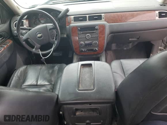 2010 Chevrolet Silverado 1500 LTZ с VIN 1GCSKTE38AZ130922, выставлен на аукционе Copart как лот 55264445 с пробегом 171 548 миль миль и Списание • Salvage title. История ставок и продаж доступна на DreamBid. Изображение 8.