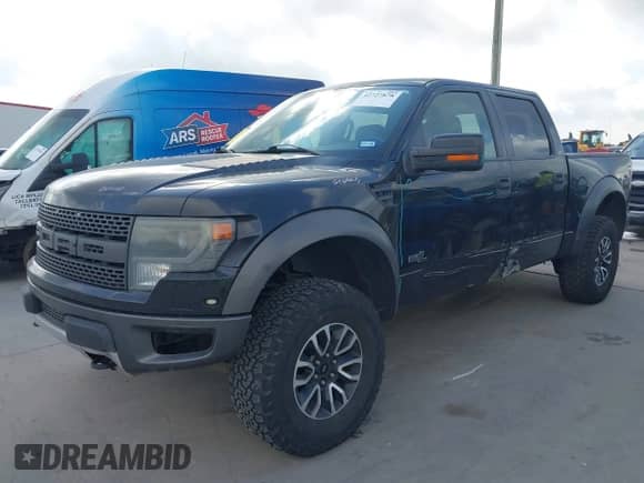 2013 Ford F-150 SVT Raptor z VIN 1FTFW1R62DFD23345, wystawiony jako IAAI lot #42727878 z przebiegiem 225 249 mil mil oraz . Historia ofert i sprzedaży dostępna na DreamBid. Obrazek 2.