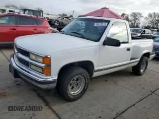 1997 Chevrolet Silverado 1500 with VIN 1GCEC14R3VZ118039, listed as a Copart auction lot 85575614 with 105,417 mi miles and Salvage title. Bid and sale history available at DreamBid. Image 1.