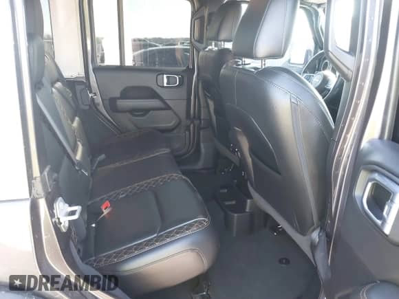 2021 Jeep Wrangler Unlimited Sahara Altitude z VIN 1C4HJXEN9MW618188, wystawiony jako IAAI lot #41674142 z przebiegiem 66 302 mil mil oraz . Historia ofert i sprzedaży dostępna na DreamBid. Obrazek 8.