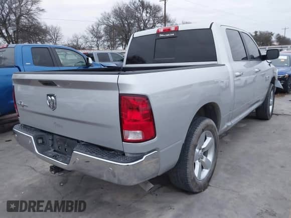 2016 Ram 1500 Big Horn z VIN 1C6RR6LG2GS394342, wystawiony jako IAAI lot #41608183 z przebiegiem 135 429 mil mil oraz . Historia ofert i sprzedaży dostępna na DreamBid. Obrazek 4.