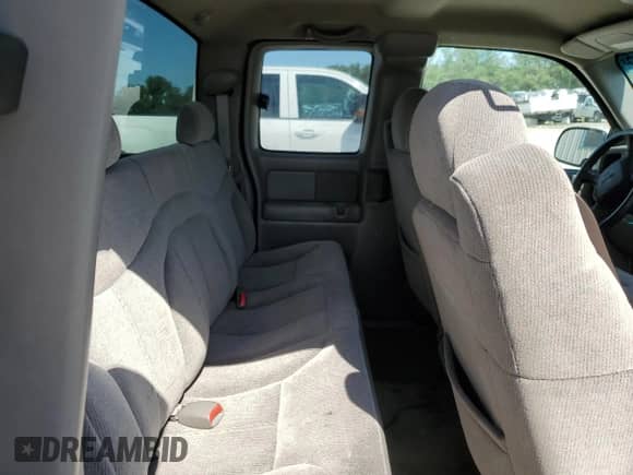 2000 GMC Sierra 1500 SLE with VIN 1GTEC19V3YZ352742, listed as a Copart auction lot 57746955 with 194,947 mi miles and Salvage title. Bid and sale history available at DreamBid. Image 10.