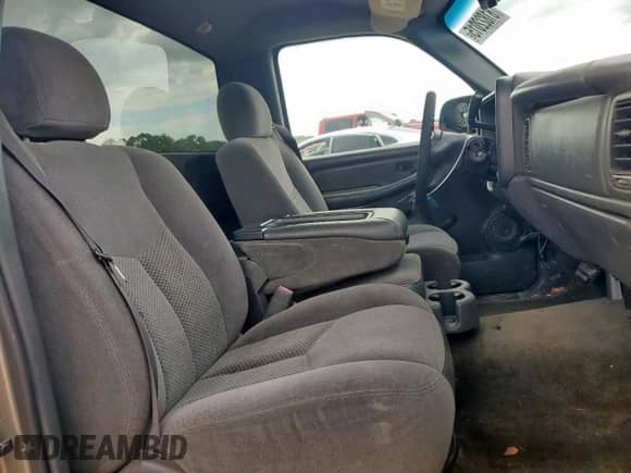 2003 Chevrolet Silverado 1500 LS z VIN 1GCEC14X83Z119411, wystawiony jako Copart lot #81822015 z przebiegiem 146 594 mil mil oraz Szkoda całkowita • Salvage title. Historia ofert i sprzedaży dostępna na DreamBid. Obrazek 10.