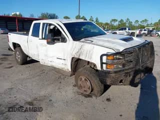 2018 Chevrolet Silverado 2500HD LT z VIN 1GC1KVEY7JF242793, wystawiony jako IAAI lot #43004192 z przebiegiem Nie podano mil oraz . Historia ofert i sprzedaży dostępna na DreamBid. Obrazek 1.