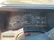 1998 Chevrolet Silverado 1500 z VIN 1GCEC19R3WR111344, wystawiony jako Copart lot #70771365 z przebiegiem 215 634 mil mil oraz Szkoda całkowita • Salvage title. Historia ofert i sprzedaży dostępna na DreamBid. Obrazek 9.