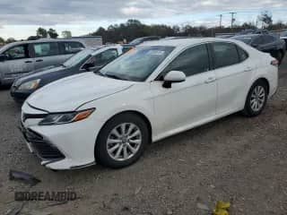 2018 Toyota Camry SE z VIN JTNB11HK9J3022589, wystawiony jako Copart lot #82689275 z przebiegiem 149 033 mil mil oraz Szkoda całkowita • Salvage title. Historia ofert i sprzedaży dostępna na DreamBid. Obrazek 1.