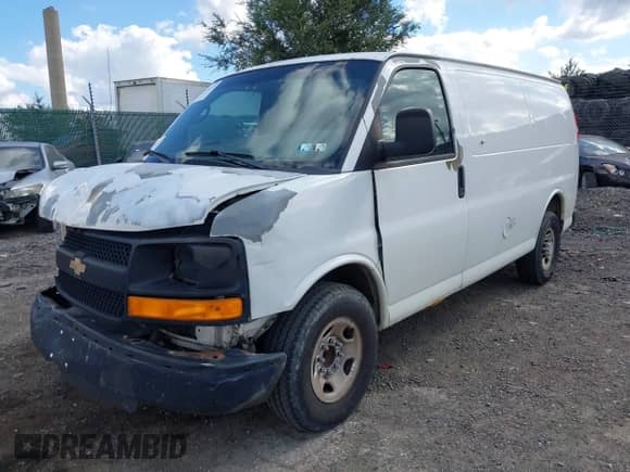 2011 Chevrolet Express Cargo z VIN 1GCWGFCA2B1162013, wystawiony jako IAAI lot #43124177 z przebiegiem 265 494 mil mil oraz . Historia ofert i sprzedaży dostępna na DreamBid. Obrazek 2.