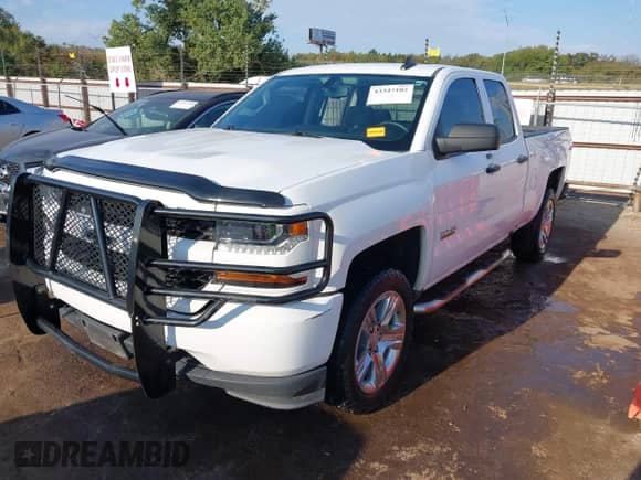 2019 Chevrolet Silverado 1500 Custom z VIN 2GCVKMEC7K1243970, wystawiony jako IAAI lot #43347102 z przebiegiem 79 556 mil mil oraz . Historia ofert i sprzedaży dostępna na DreamBid. Obrazek 18.