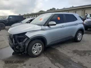 2022 Hyundai Venue SE z VIN KMHRB8A34NU198408, wystawiony jako Copart lot #71577755 z przebiegiem 44 133 mil mil oraz Szkoda całkowita • Salvage title. Historia ofert i sprzedaży dostępna na DreamBid. Obrazek 1.