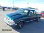 1998 Chevrolet S-10 LS с VIN 1GCCS19X3WK152042, выставлен на аукционе IAAI как лот 41648069 с пробегом 170 856 миль миль и . История ставок и продаж доступна на DreamBid. Изображение 2.