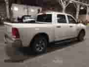 2019 Ram 1500 Express z VIN 1C6RR7KT5KS500926, wystawiony jako IAAI lot #41599373 z przebiegiem 108 928 mil mil oraz . Historia ofert i sprzedaży dostępna na DreamBid. Obrazek 4.