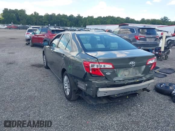 2014 Toyota Camry XLE with VIN 4T4BF1FK1ER360045, listed as a IAAI auction lot 43067990 with 117,852 mi miles and . Bid and sale history available at DreamBid. Image 3.