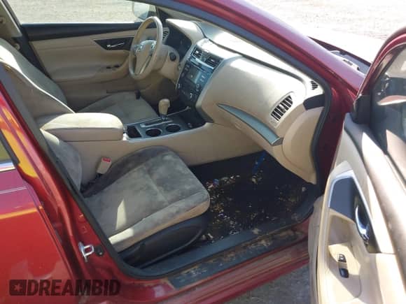 2015 Nissan Altima S z VIN 1N4AL3AP3FC481352, wystawiony jako IAAI lot #40611943 z przebiegiem 148 328 mil mil oraz . Historia ofert i sprzedaży dostępna na DreamBid. Obrazek 5.