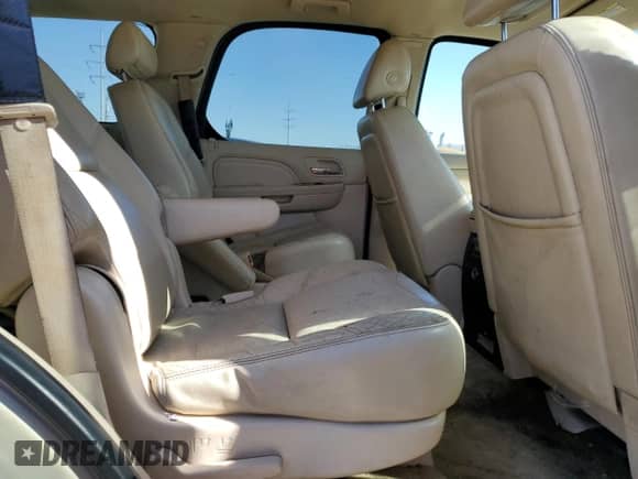 2008 Cadillac Escalade с VIN 1GYFK63878R169782, выставлен на аукционе Copart как лот 54950595 с пробегом Не указан миль и На запчасти • Non repairable. История ставок и продаж доступна на DreamBid. Изображение 11.