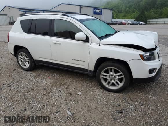 2014 Jeep Compass Limited z VIN 1C4NJDCB3ED500919, wystawiony jako Copart lot #63126535 z przebiegiem 99 312 mil mil oraz Szkoda całkowita • Salvage title. Historia ofert i sprzedaży dostępna na DreamBid. Obrazek 4.