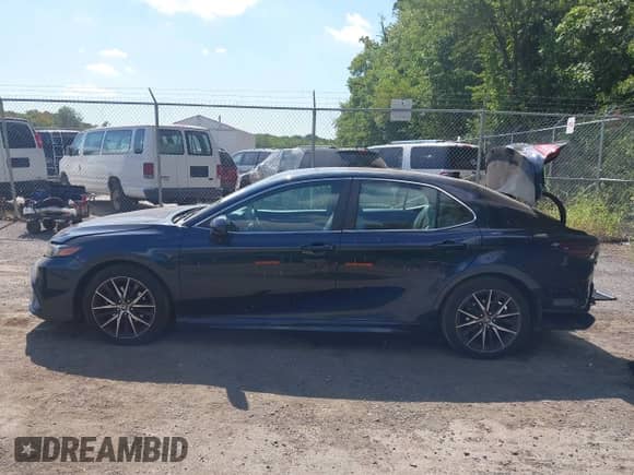 2021 Toyota Camry SE Nightshade z VIN 4T1G11AKXMU523439, wystawiony jako IAAI lot #43122074 z przebiegiem 66 261 mil mil oraz . Historia ofert i sprzedaży dostępna na DreamBid. Obrazek 14.