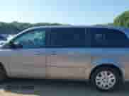 2014 Dodge Grand Caravan SE z VIN 2C4RDGBG6ER362491, wystawiony jako IAAI lot #42977761 z przebiegiem 240 771 mil mil oraz . Historia ofert i sprzedaży dostępna na DreamBid. Obrazek 15.