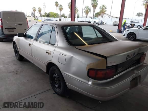 1994 Toyota Camry с VIN JT2SK11E4R0232447, выставлен на аукционе IAAI как лот 43347518 с пробегом 562 706 миль миль и . История ставок и продаж доступна на DreamBid. Изображение 3.