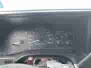 1998 Chevrolet Silverado 2500 z VIN 1GCGC29R2WE243341, wystawiony jako IAAI lot #41469762 z przebiegiem 307 197 mil mil oraz . Historia ofert i sprzedaży dostępna na DreamBid. Obrazek 7.