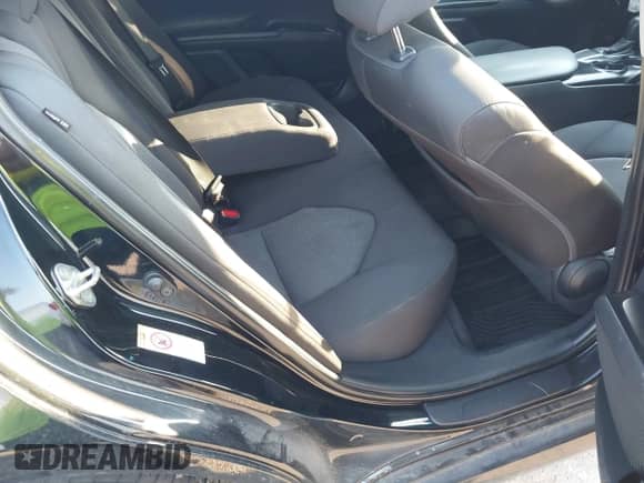 2018 Toyota Camry SE with VIN 4T1B11HK4JU658668, listed as a IAAI auction lot 43204847 with 195,921 mi miles and . Bid and sale history available at DreamBid. Image 8.