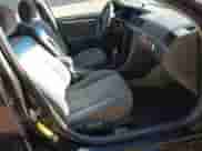 2001 Toyota Camry CE z VIN 4T1BG28K11U076564, wystawiony jako IAAI lot #43443338 z przebiegiem 196 261 mil mil oraz . Historia ofert i sprzedaży dostępna na DreamBid. Obrazek 5.