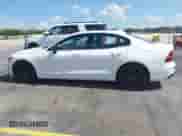 2024 Volvo S60 Plus Black Edition z VIN 7JRL12FH7RG298037, wystawiony jako IAAI lot #42798845 z przebiegiem 33 535 mil mil oraz . Historia ofert i sprzedaży dostępna na DreamBid. Obrazek 14.