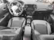 2021 Jeep Compass Latitude z VIN 3C4NJCBB1MT508005, wystawiony jako Copart lot #70726395 z przebiegiem 39 855 mil mil oraz Szkoda całkowita • Salvage title. Historia ofert i sprzedaży dostępna na DreamBid. Obrazek 8.