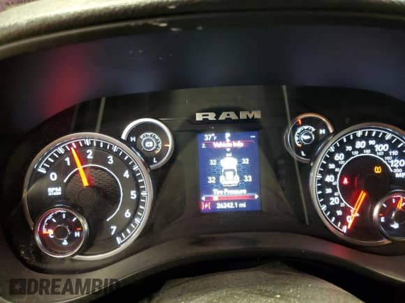 2024 Ram 1500 Tradesman z VIN 1C6SRFCT4RN160784, wystawiony jako Copart lot #87854165 z przebiegiem 26 242 mil mil oraz Szkoda całkowita • Salvage title. Historia ofert i sprzedaży dostępna na DreamBid. Obrazek 9.