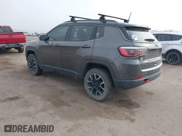 2019 Jeep Compass Trailhawk z VIN 3C4NJDDB9KT697776, wystawiony jako IAAI lot #43195312 z przebiegiem 82 655 mil mil oraz . Historia ofert i sprzedaży dostępna na DreamBid. Obrazek 3.