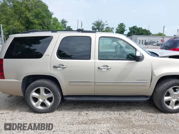 2012 Chevrolet Tahoe LTZ z VIN 1GNSKCE0XCR142165, wystawiony jako IAAI lot #42737217 z przebiegiem 167 857 mil mil oraz . Historia ofert i sprzedaży dostępna na DreamBid. Obrazek 14.