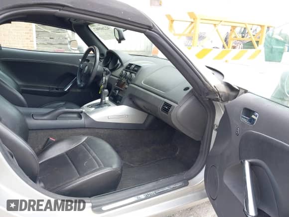 2009 Saturn Sky with VIN 1G8MC35B59Y100284, listed as a IAAI auction lot 42260987 with 86,049 mi miles and . Bid and sale history available at DreamBid. Image 5.