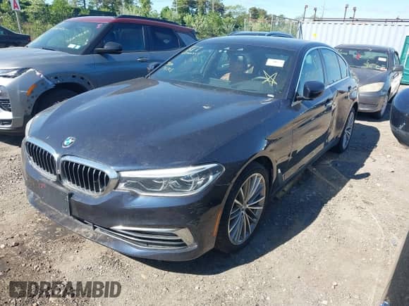 2018 BMW 5 Series 540i xDrive с VIN WBAJE7C50JWD49728, выставлен на аукционе IAAI как лот 42304651 с пробегом Не указан миль и . История ставок и продаж доступна на DreamBid. Изображение 18.