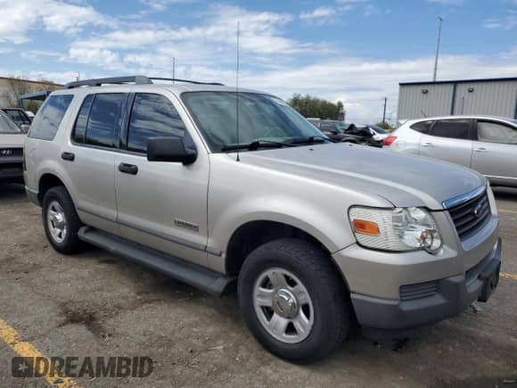 2006 Ford Explorer XLS with VIN 1FMEU62EX6UA01207, listed as a Copart auction lot 70498265 with 203,009 mi miles and Salvage title. Bid and sale history available at DreamBid. Image 4.