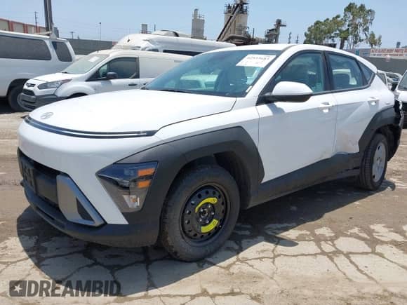 2025 Hyundai Kona SE с VIN KM8HACAB4SU211503, выставлен на аукционе IAAI как лот 42533683 с пробегом 8 429 миль миль и . История ставок и продаж доступна на DreamBid. Изображение 2.