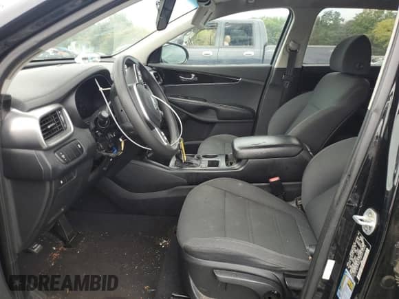 2019 Kia Sorento LX with VIN 5XYPG4A34KG475903, listed as a Copart auction lot 84882895 with 144,512 mi miles and Clean title. Bid and sale history available at DreamBid. Image 7.