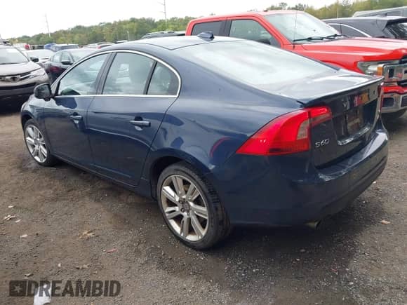 2013 Volvo S60 T6 R-Design Platinum с VIN YV1902FH8D1216575, выставлен на аукционе IAAI как лот 43233003 с пробегом 52 221 миль миль и . История ставок и продаж доступна на DreamBid. Изображение 3.