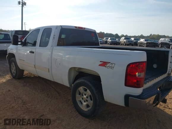 2007 Chevrolet Silverado 1500 1LT z VIN 2GCEK19J071578793, wystawiony jako IAAI lot #43270614 z przebiegiem 289 070 mil mil oraz . Historia ofert i sprzedaży dostępna na DreamBid. Obrazek 3.