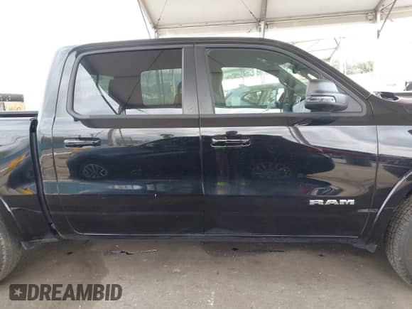 2025 Ram 1500 Big Horn z VIN 1C6RRFFG7SN506037, wystawiony jako IAAI lot #41915215 z przebiegiem 2 137 mil mil oraz . Historia ofert i sprzedaży dostępna na DreamBid. Obrazek 13.