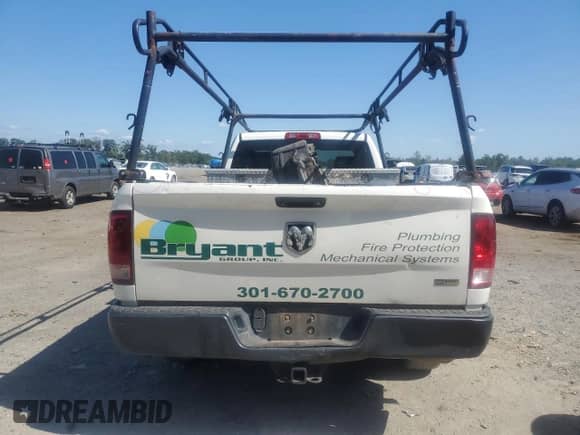 2018 Ram 1500 Tradesman z VIN 3C6JR6DG9JG186050, wystawiony jako Copart lot #70650375 z przebiegiem 157 685 mil mil oraz Szkoda całkowita • Salvage title. Historia ofert i sprzedaży dostępna na DreamBid. Obrazek 6.