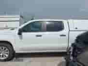 2022 Chevrolet Silverado 1500 Custom z VIN 3GCPWBEK3NG157320, wystawiony jako IAAI lot #42612177 z przebiegiem 135 668 mil mil oraz . Historia ofert i sprzedaży dostępna na DreamBid. Obrazek 14.