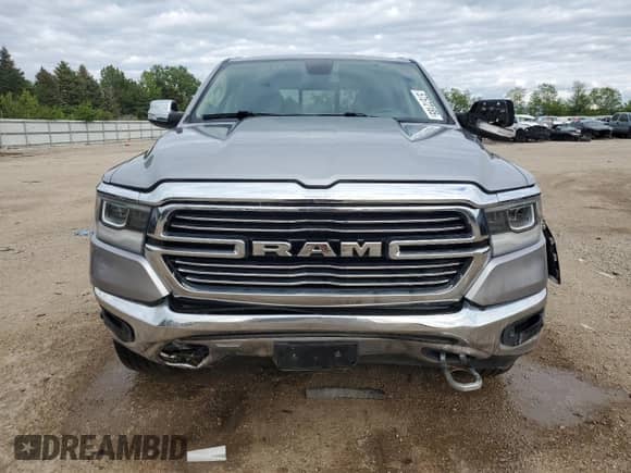 2020 Ram 1500 Laramie z VIN 1C6SRFRTXLN153613, wystawiony jako Copart lot #57572185 z przebiegiem 31 796 mil mil oraz Szkoda całkowita • Salvage title. Historia ofert i sprzedaży dostępna na DreamBid. Obrazek 5.