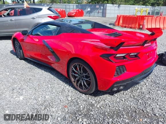 2024 Chevrolet Corvette 3LT z VIN 1G1YC3D49R5107274, wystawiony jako IAAI lot #43240449 z przebiegiem Nie podano mil oraz . Historia ofert i sprzedaży dostępna na DreamBid. Obrazek 3.